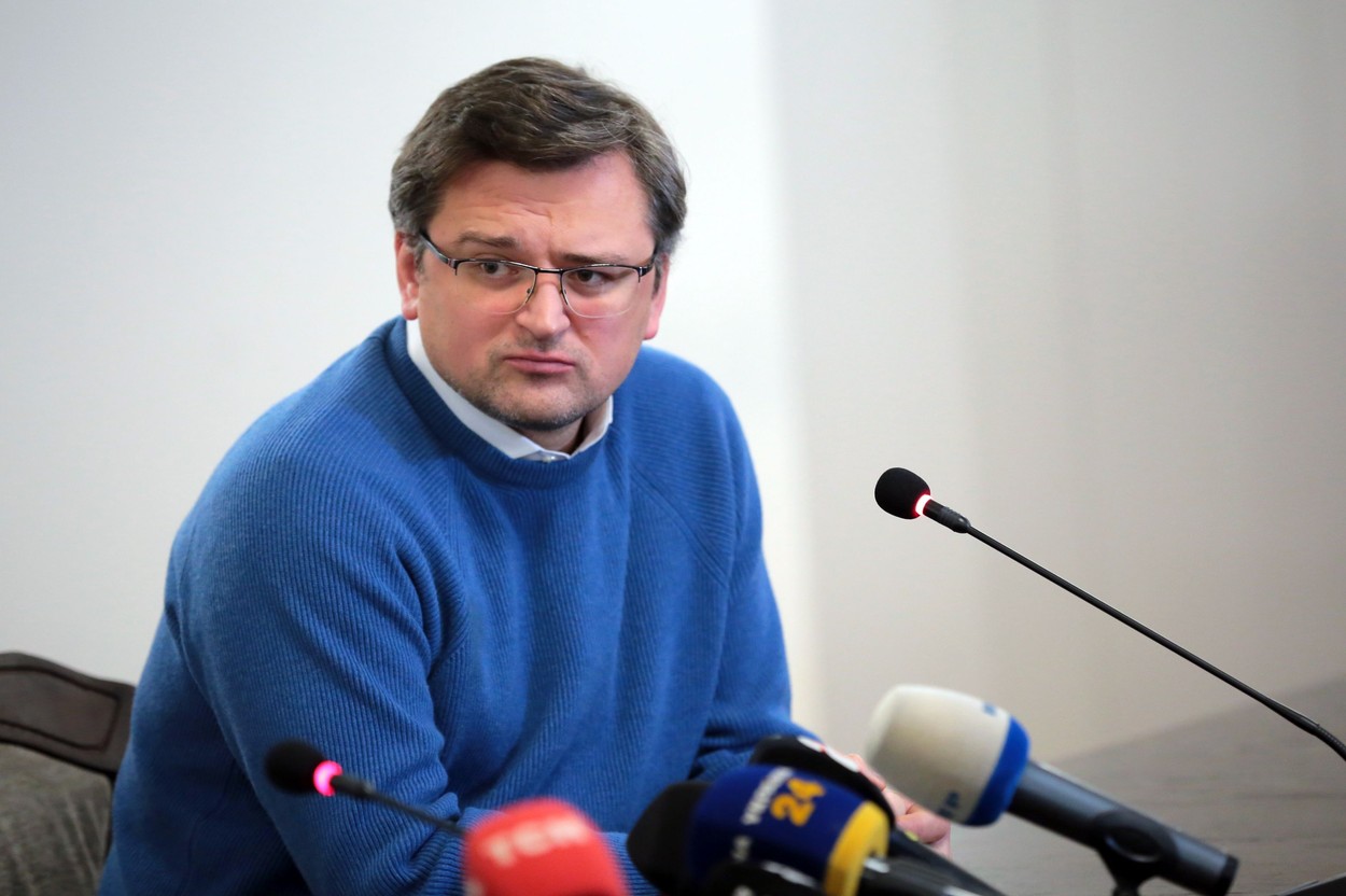 Kuleba cere sancțiuni pentru „propagandiştii televiziunii ruse”: „Dorm în siguranţă, apoi intră în direct şi cer atacuri nucleare”