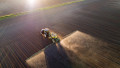 tractor-agricultura-camp-pesticide-1536x983