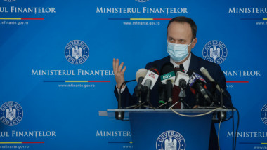 adrian caciu cu masca la ministerul finantelor