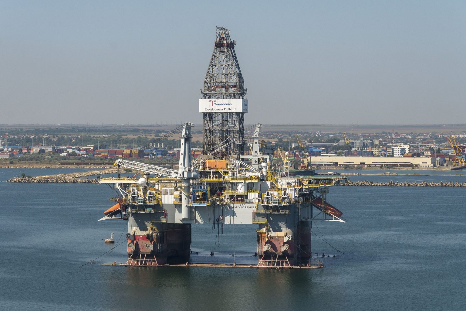 Legea offshore, adoptată de plenul Senatului. Statul va avea drept de preempţiune la achiziţia gazelor extrase