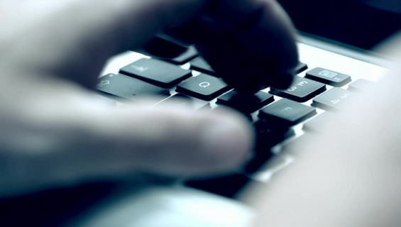 „Arma mea e tastatura”. Cum a reușit un expert IT din Ucraina să demaște o rețea de hackeri ruși căutată de FBI