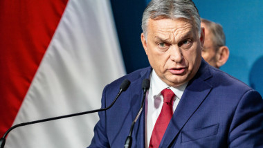 Viktor Orban face declarații.