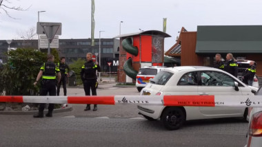Polițiști la locul unui atac armat în Olanda.