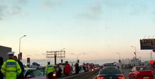 Șapte mașini implicate într-un accident în lanț pe Șoseaua București-Ploiești. Trei oameni au ajuns la spital