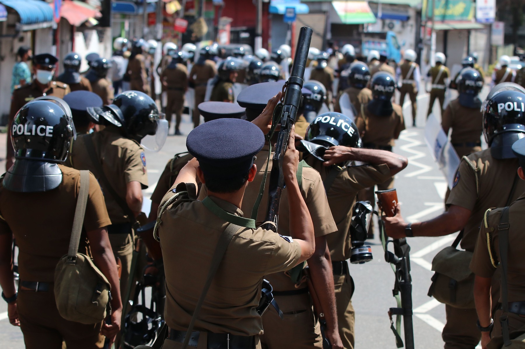 Președintele din Sri Lanka invită opoziția să formeze un guvern de uniune, după ce protestele au cuprins toată țara