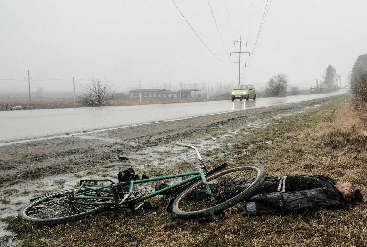 Masacrul din Bucha. Iuri, un copil de 14 ani, povestește cum rușii i-au ucis tatăl. „Mergeam cu bicicleta după mâncare și medicamente”