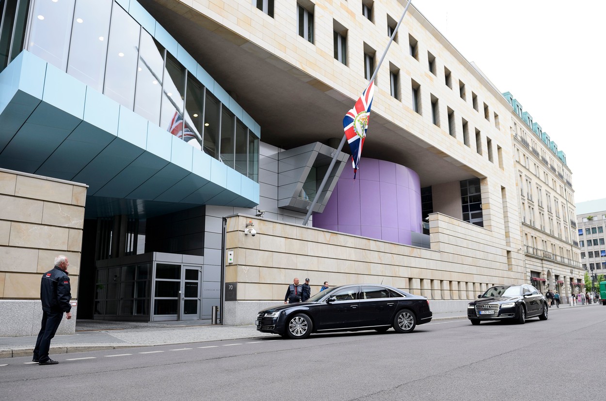 Un agent de securitate britanic de la ambasada din Berlin este acuzat că a spionat pentru Rusia