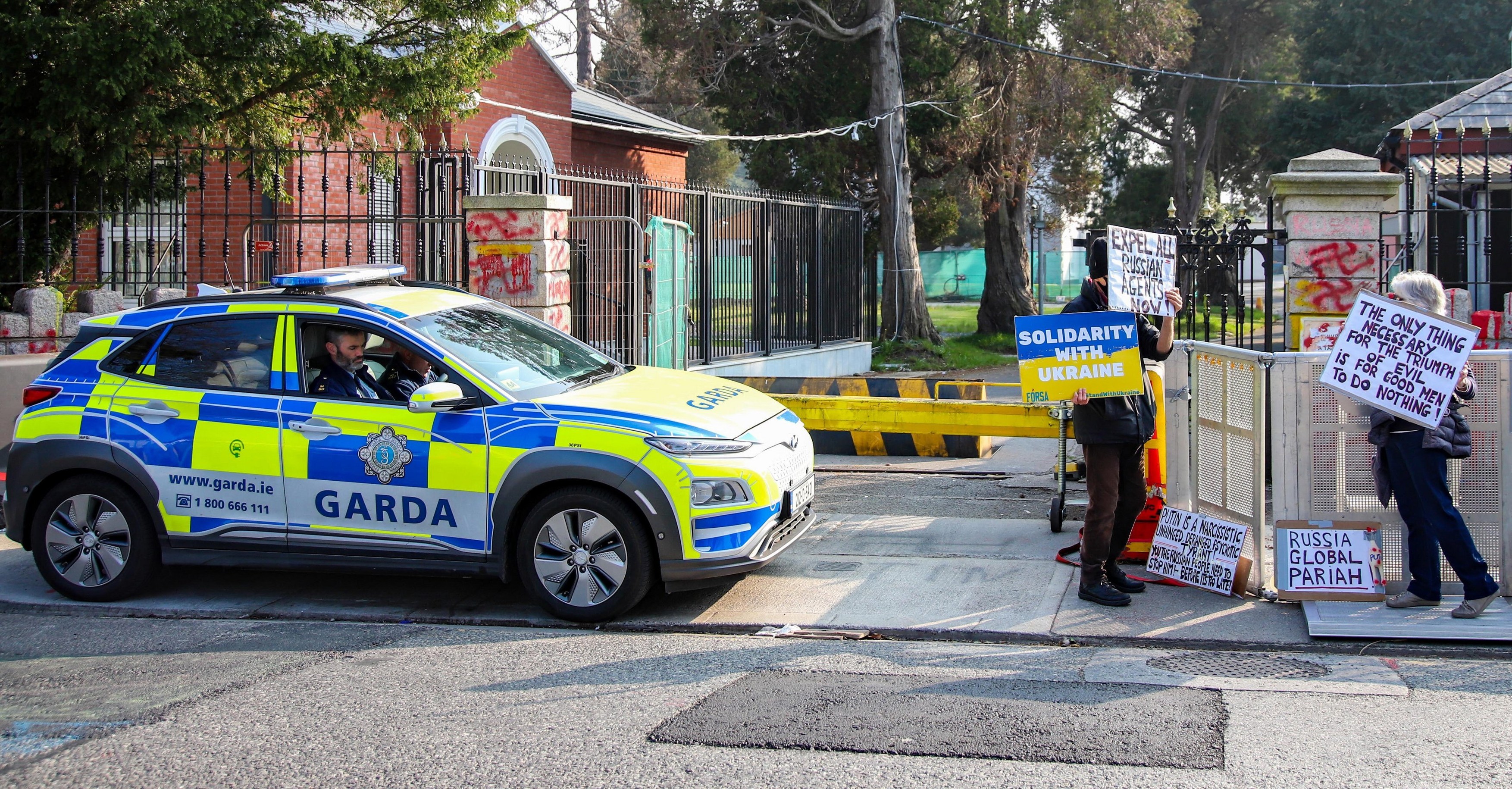 Ambasada Rusiei în Irlanda caută cu disperare combustibil și nicio companie nu vrea să-i livreze. Diplomații rusi au rămas fără căldură