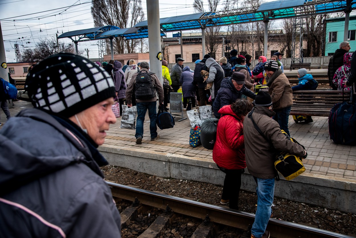 Rușii s-au retras din Kiev și Cernihiv, dar pregătesc atacuri în Donețk, Lugansk și Harkov. Zelenski: Sancțiunile nu sunt suficiente