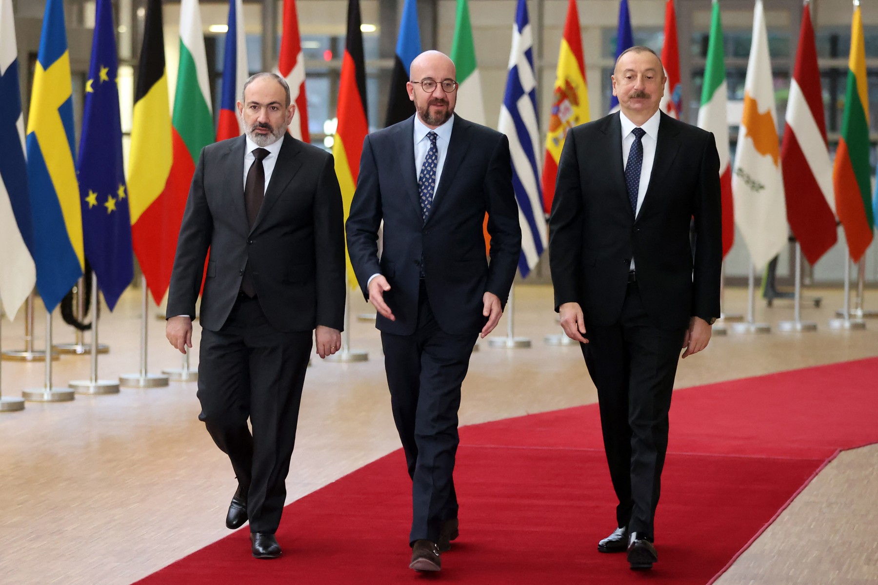 Armenia și Azerbaidjan au stabilit că vor purta negocieri de pace, cu medierea UE, pentru a calma noile tensiuni din Nagorno Karabah