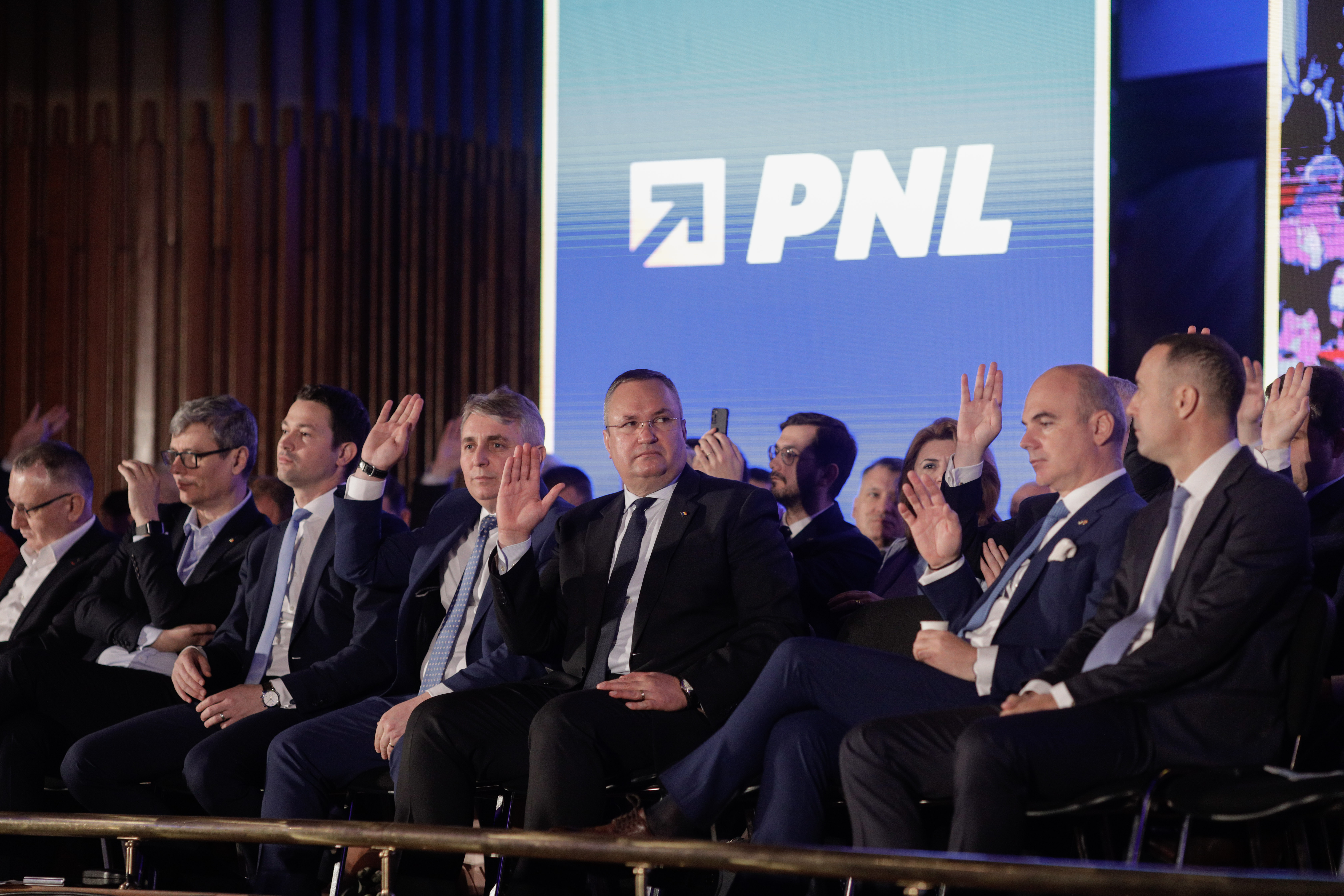 Coaliția stă pe un butoi cu pulbere. Lideri PNL din teritoriu cere ieșirea partidului de la guvernare
