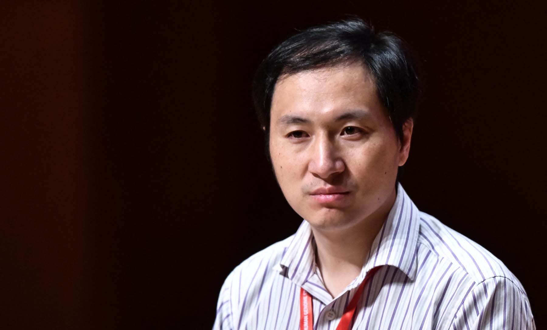 Un cercetător chinez acuzat că a creat bebeluşi modificaţi genetic a fost eliberat din închisoare
