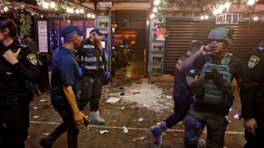 Cel puțin 2 oameni au murit și mai mulți au fost răniți într-un atac armat în centrul Tel Avivului