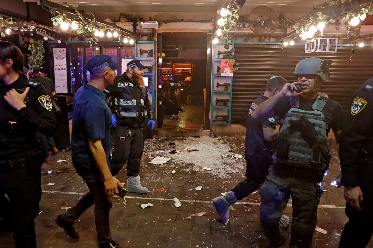 Atacatorul din Tel Aviv a fost omorât. Palestinianul care a omorât doi oameni într-un bar a fost lichidat după nouă ore de căutări