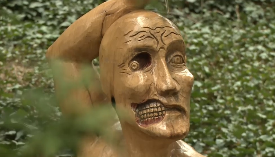 Sculpturile horror din Grădina Botanică de la Craiova stârnesc indignare: „Intră în conflict cu bunul simț și frumusețea acestui parc”