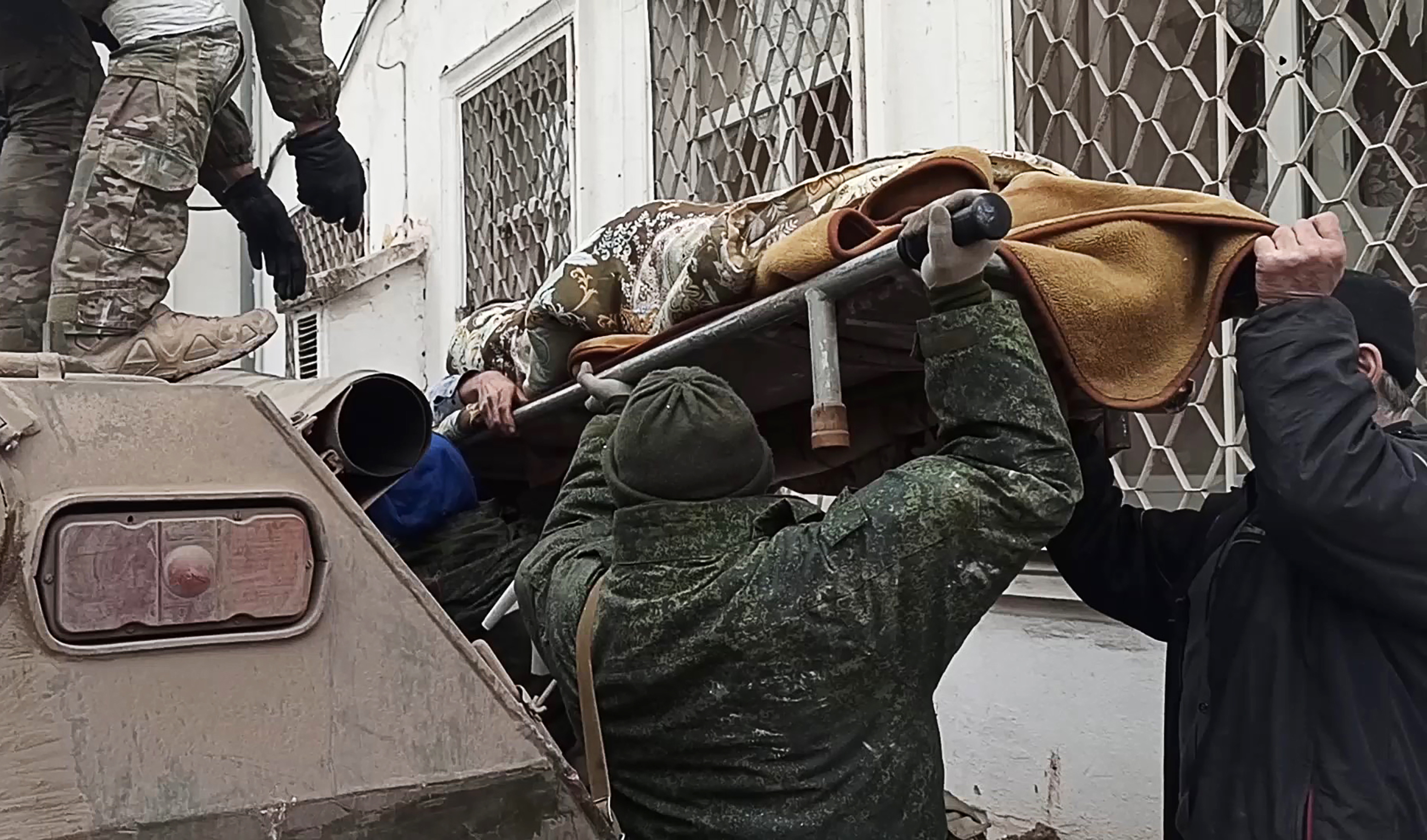 Ororile de lângă Cernihiv. 130 de oameni ținuți ostatici într-un subsol de 65 de mp, printre cadavre: Am stat așa 25 de zile (BBC)