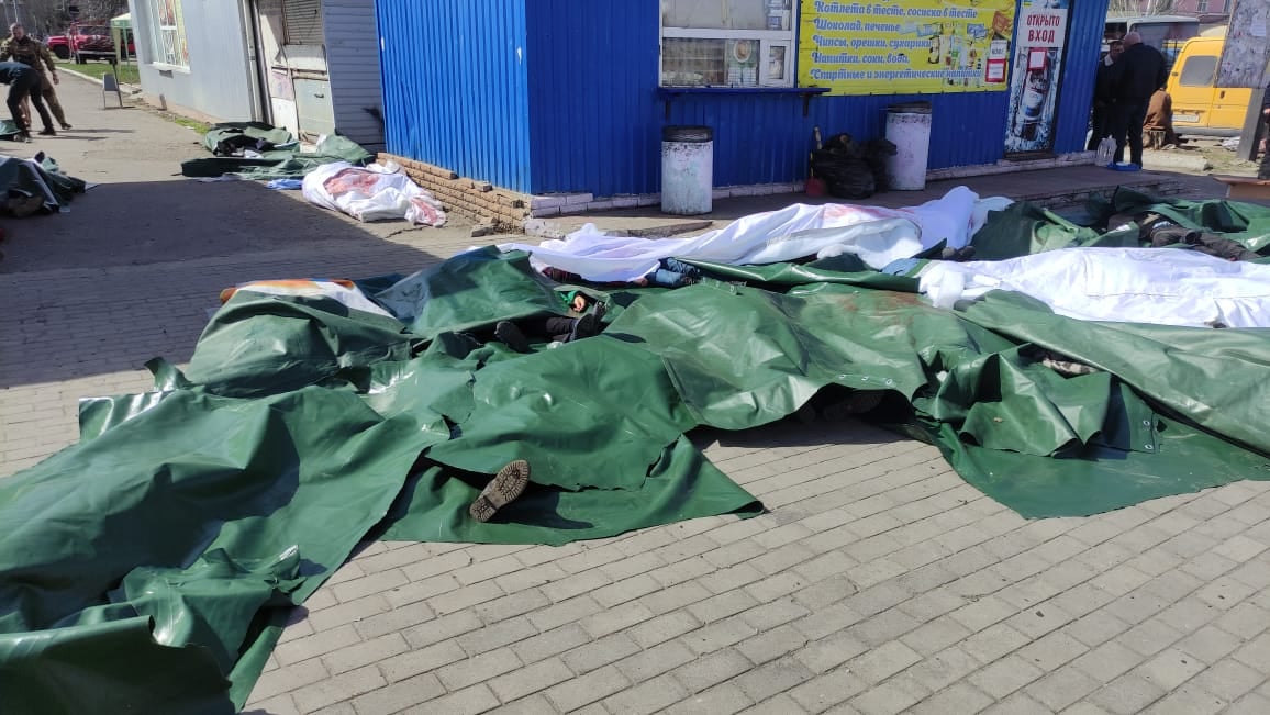 A 44-a zi de război în Ucraina. Rușii au bombardat gara din Kramatorsk unde erau mii de civili. Cel puțin 50 de oameni au murit