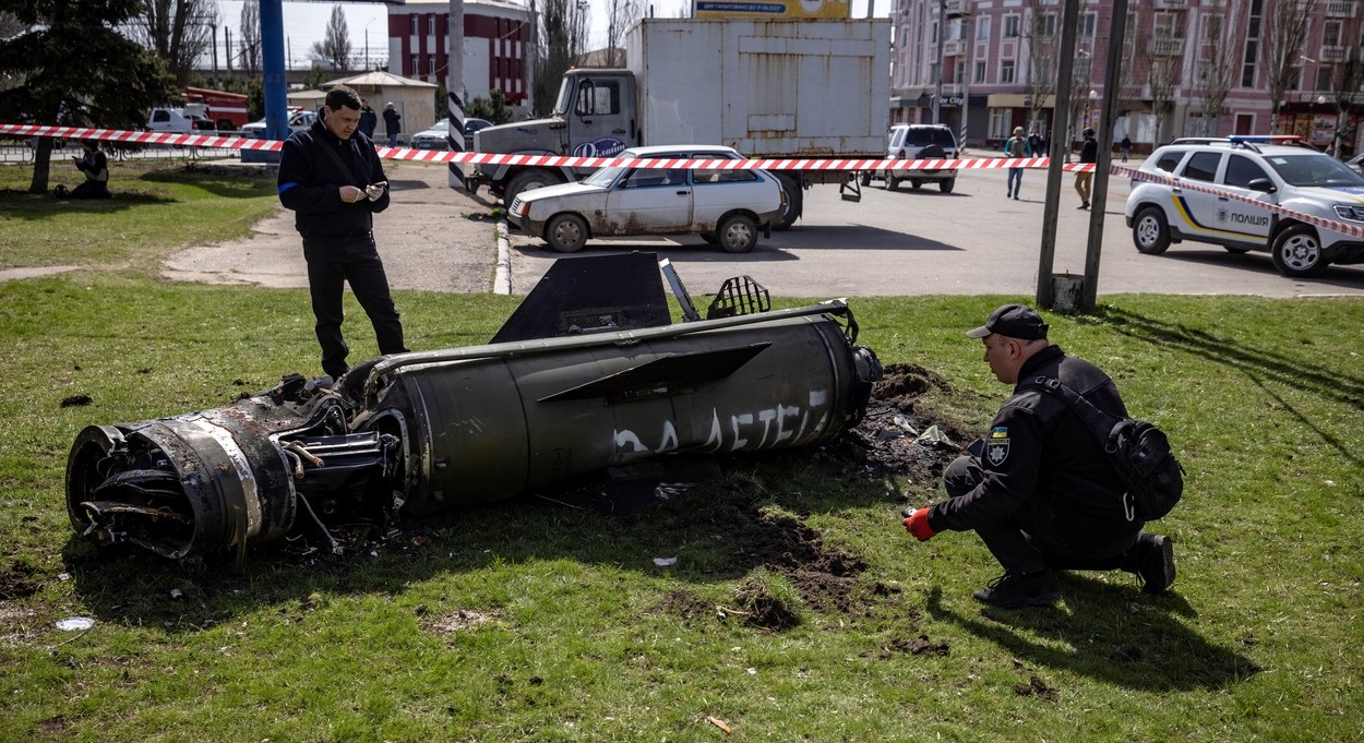 Una din rachetele care au lovit gara din Kramatorsk avea inscripția „Pentru copii”