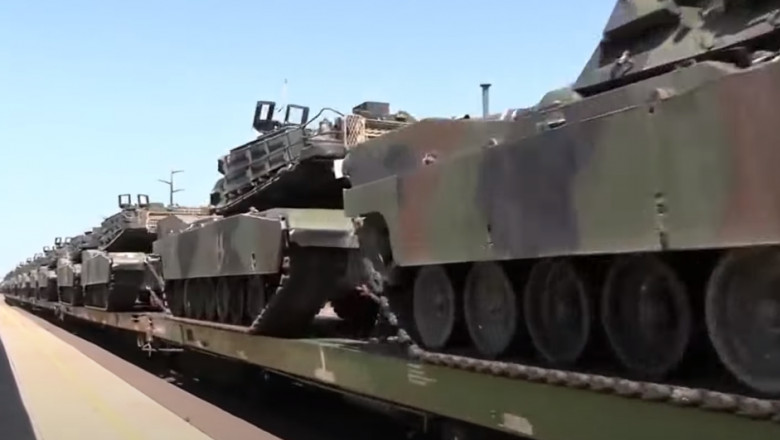 Tren cu tancuri trimise de Cehia în Ucraina.