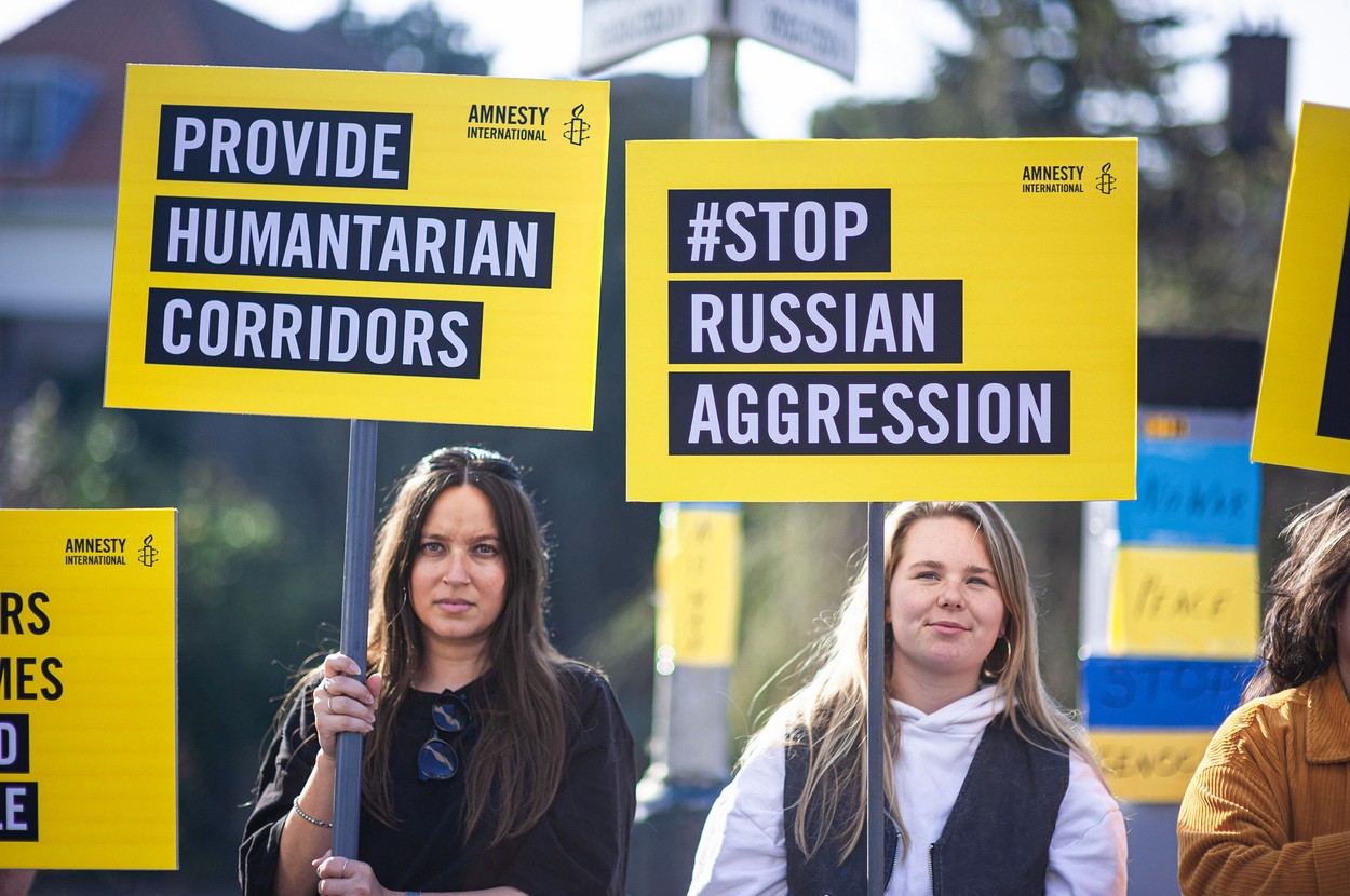 Rusia închide birourile locale ale Amnesty International şi Human Rights Watch
