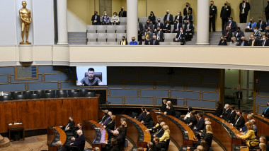 volodimir zelenski se adreseaza parlamentului finlandez