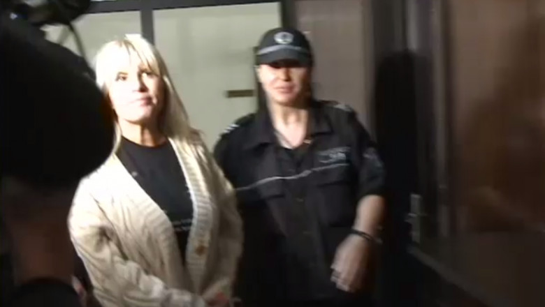 Elena Udrea adusă la un tribunal din Bulgaria.