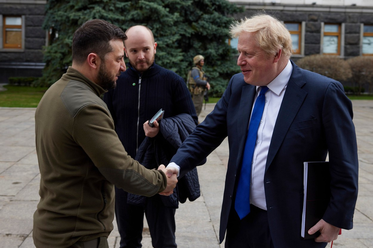 Boris Johnson la Kiev: „Ucraina a arătat curajul unui leu, iar tu, Volodimir, ai fost răgetul leului”