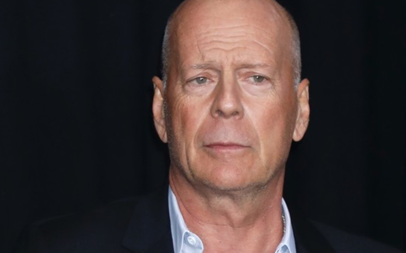Cum a ajuns imaginea lui Bruce Willis să fie folosită într-o poveste cu o bancă rusească și datorii de 900 milioane de dolari