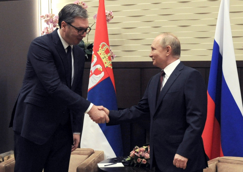 Alegeri prezidențiale în Serbia: Cum încearcă Vucic să împace și capra, și varza în relația cu Rusia și UE