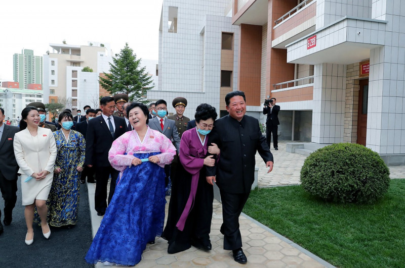 Ri Chun Hee, alături de liderul nord-coreean, Kim Jong-un2