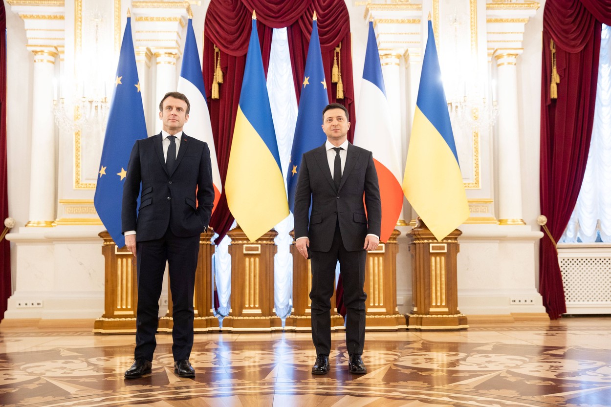 Macron i-a explicat lui Zelenski de ce nu a folosit cuvântul genocid împotriva lui Vladimir Putin
