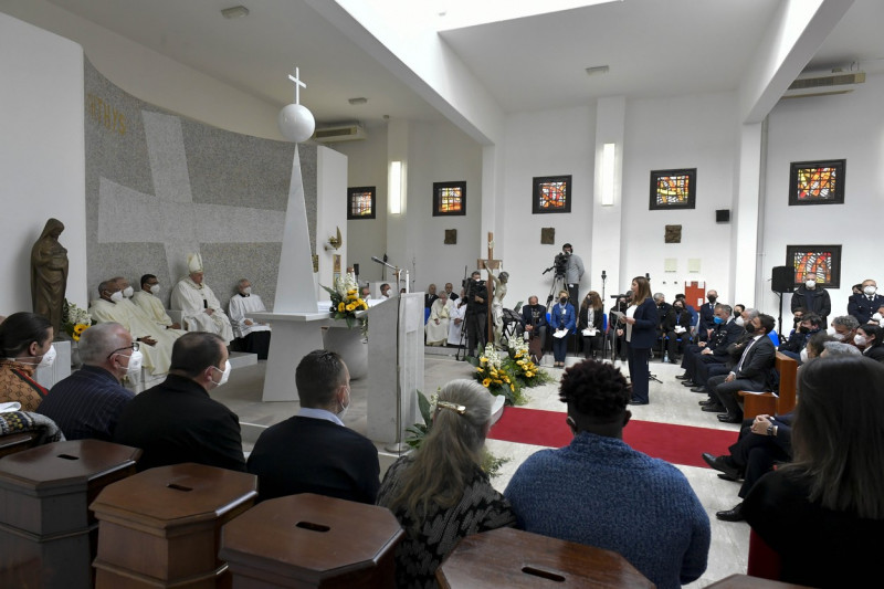 Înainte de Paştele catolic, papa Francisc a mers într-un penitenciar de lângă Roma.