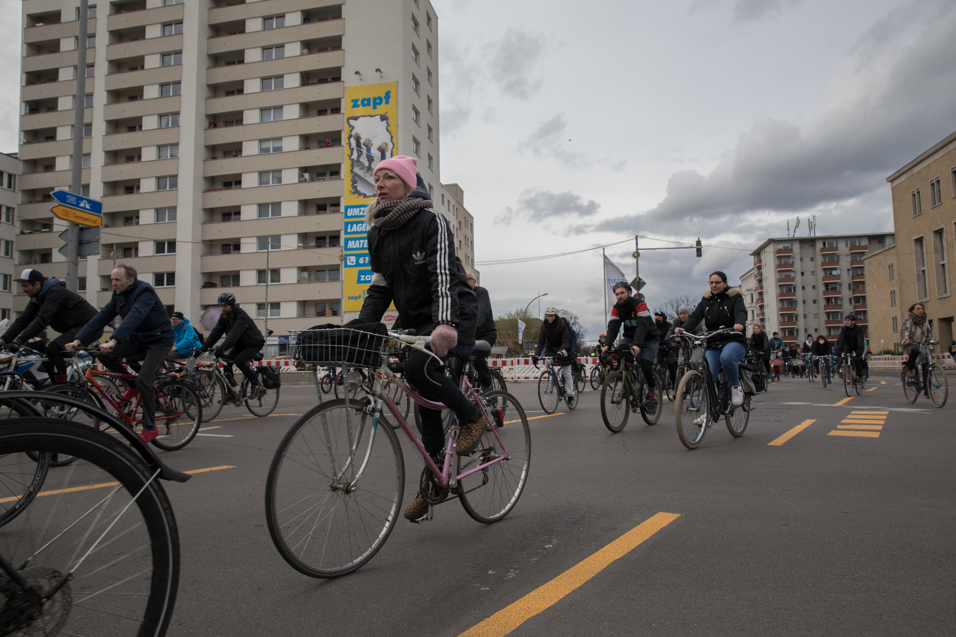 Presată să renunțe la dependența energetică de Rusia, Germania le cere oamenilor să meargă cu bicicleta