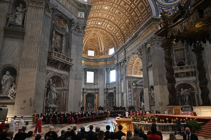 Papa Francisc oficiază slujba din Vinerea Mare