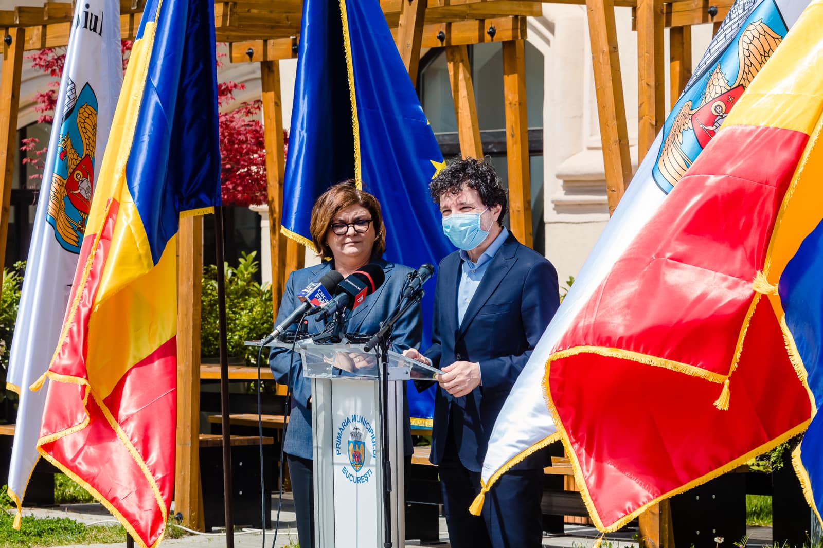 Trenul metropolitan și reabilitarea liniilor de tramvai, priorități discutate de Nicușor Dan și comisarul european Adina Vălean