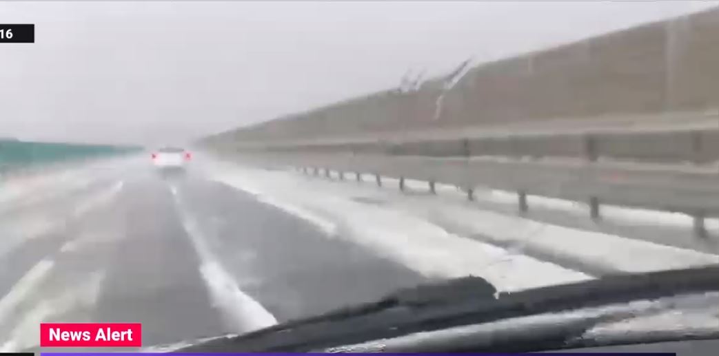 VIDEO Iarnă la jumătatea lunii aprilie. Ninsoarea și gheața de pe autostrada Sebeș-Turda au dat peste cap traficul