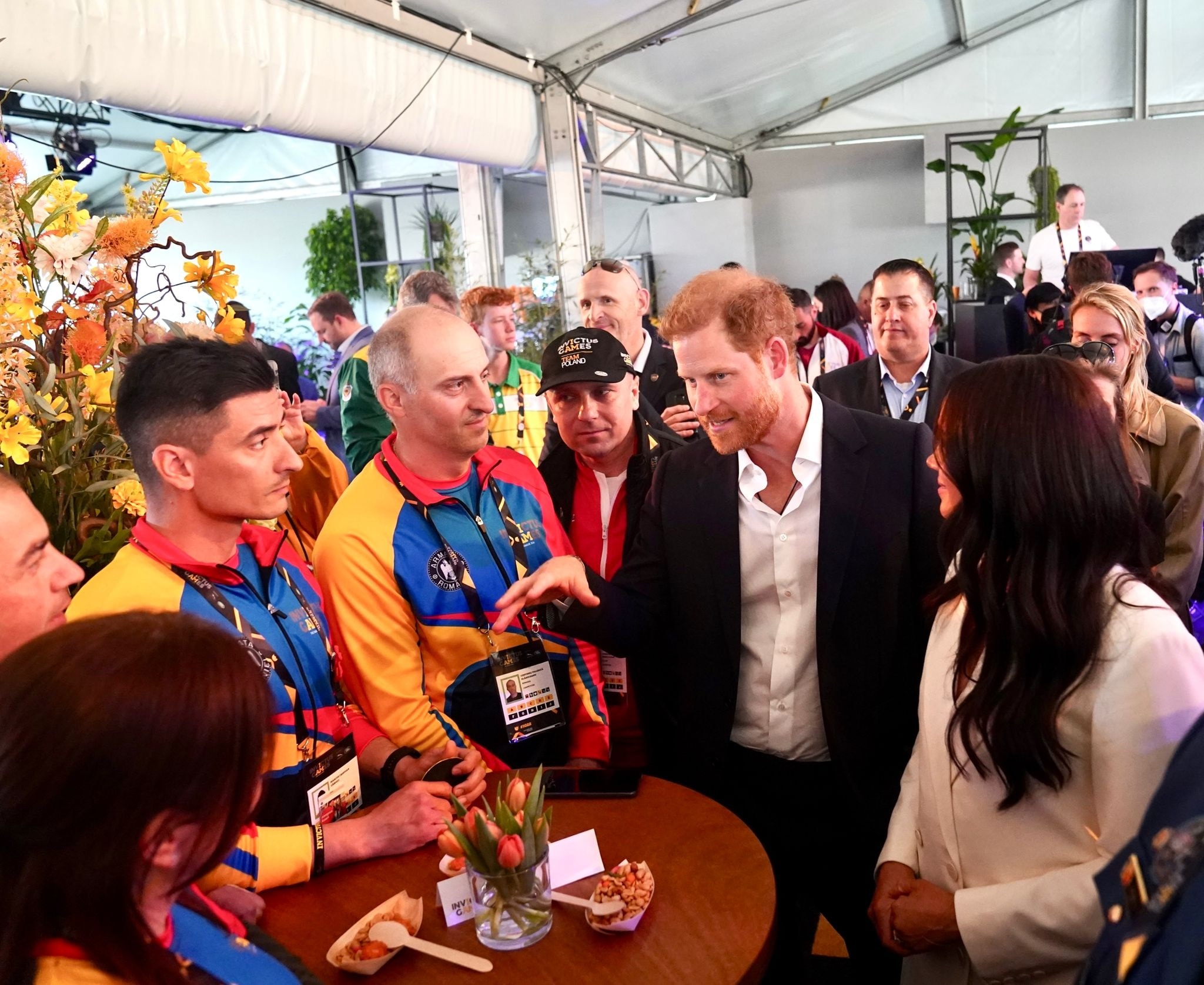 Prințul Harry și Meghan Markle au stat de vorbă cu militarii români de la Jocurile Invictus 2022