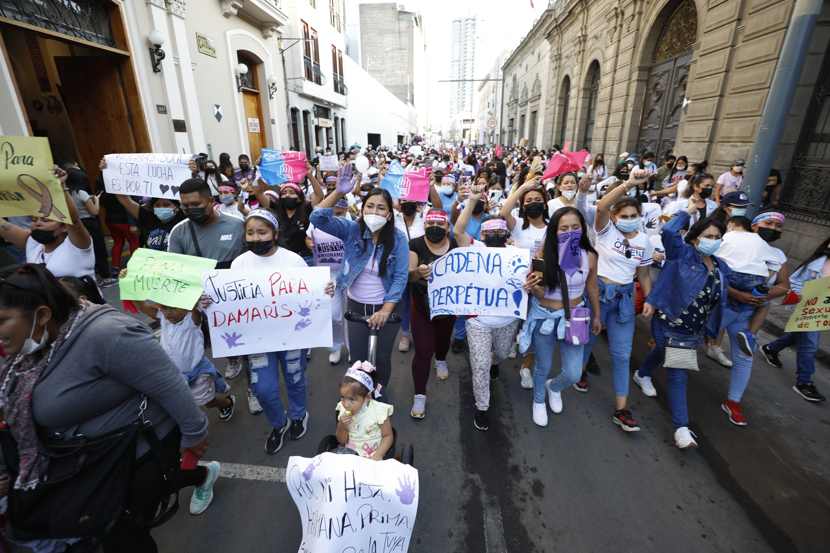 Răpirea și violarea unei fetițe de 3 ani a șocat Peru și a dus la proteste ample. Președintele propune castrarea chimică a agresorilor