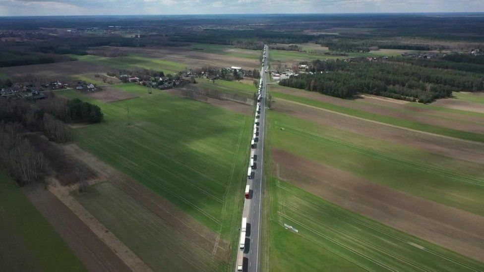 Coloană de camioane lungă de 80 de km, la granița dintre Polonia și Belarus. Șoferii au încercat să plece din UE până la miezul nopții
