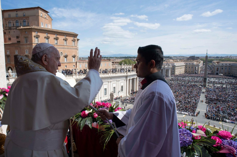 Easter Mass and Urbi et Orbi blessing