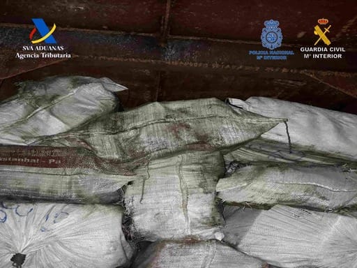 Români arestați la Valencia într-o operațiune antidrog. Descinderi în forță la o rețea care racola distribuitori de stupefiante