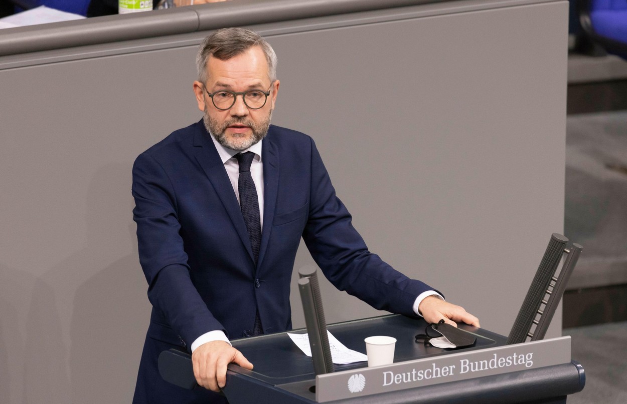 Oficial din Bundestag: Prin renunțarea imediată la gazul rusesc, am distruge bazele industriale în Germania. România ar avea de suferit