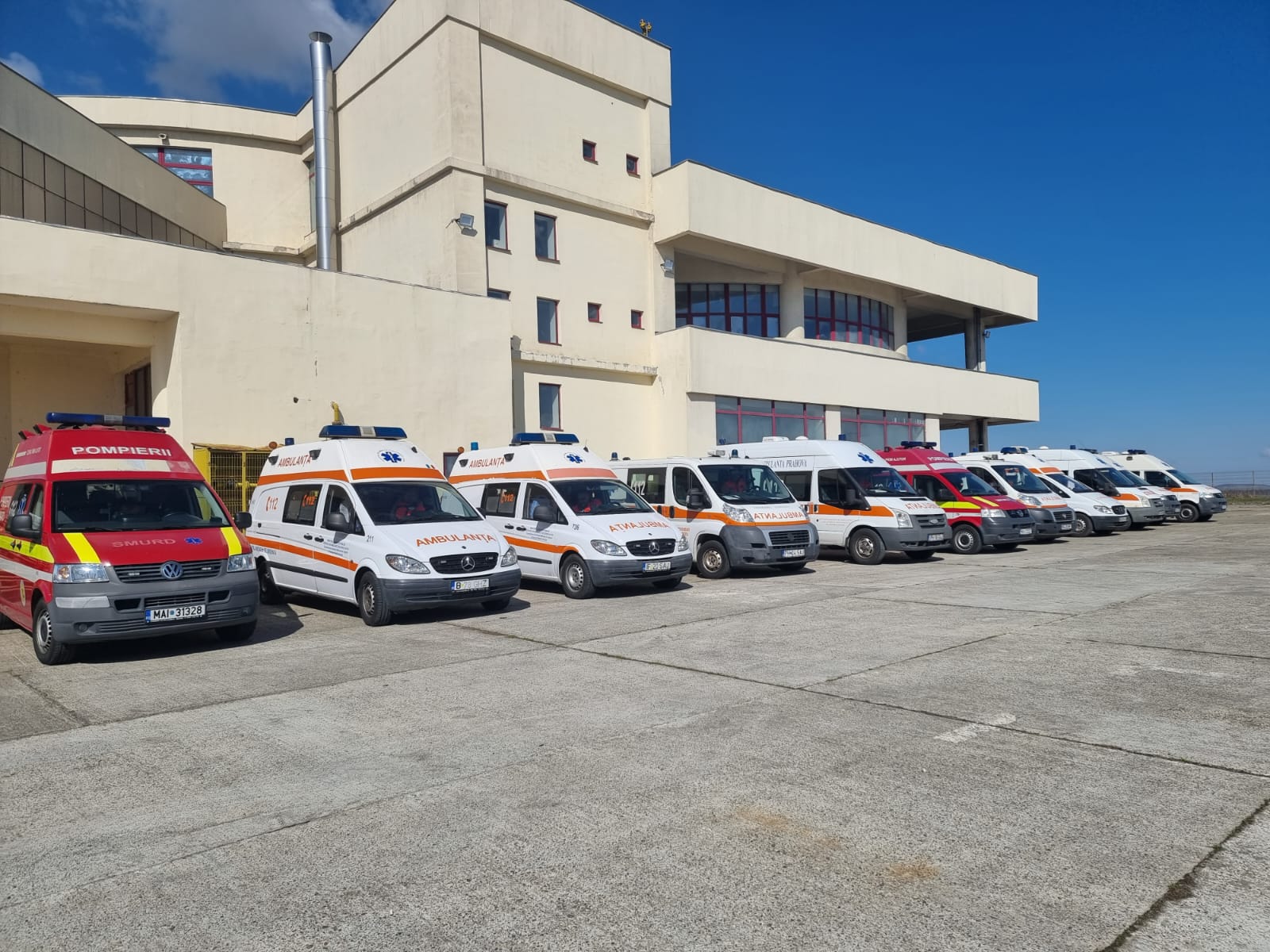 România a donat 11 ambulanţe serviciilor de urgenţă din Ucraina