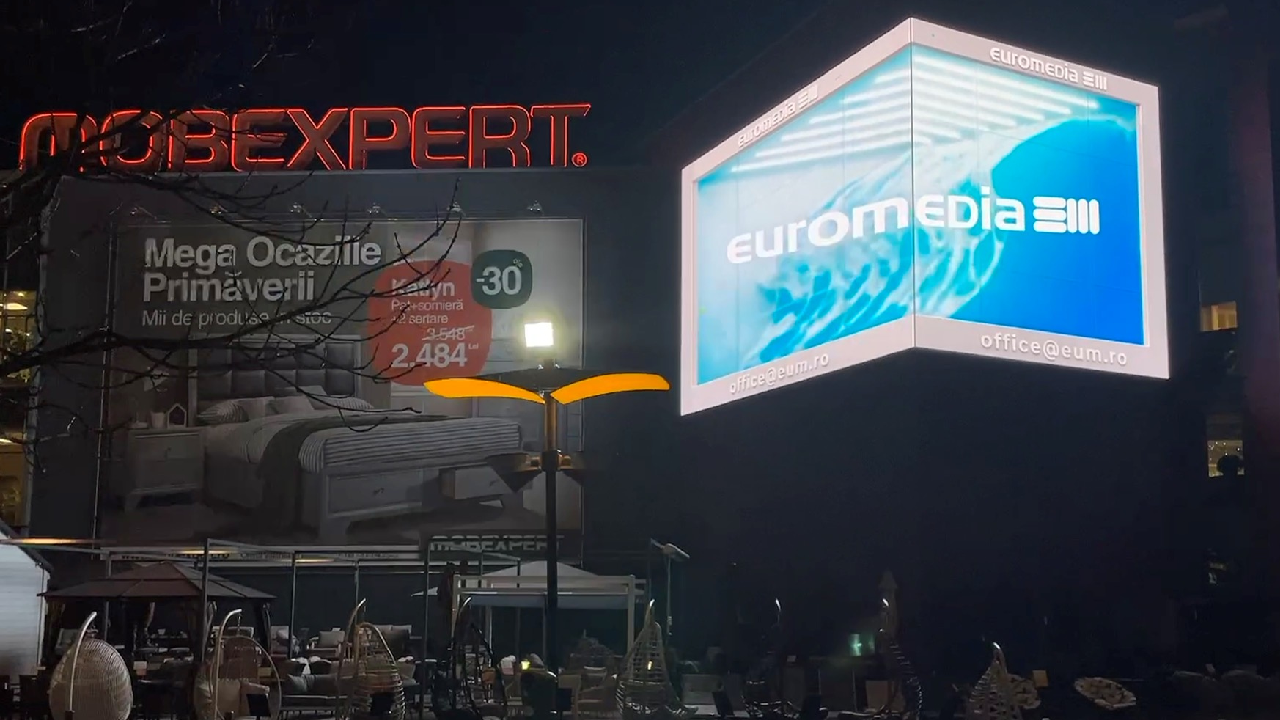 Premieră în outdoor-ul digital: primul ecran 3D din România