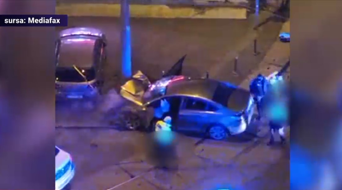 VIDEO Urmărire încheiată cu un accident pe bulevardul Ghencea din Capitală. Șoferul era beat și nu avea permis
