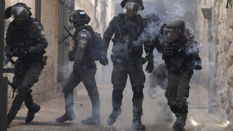 jandarmi israelieni gaze lacrimogene