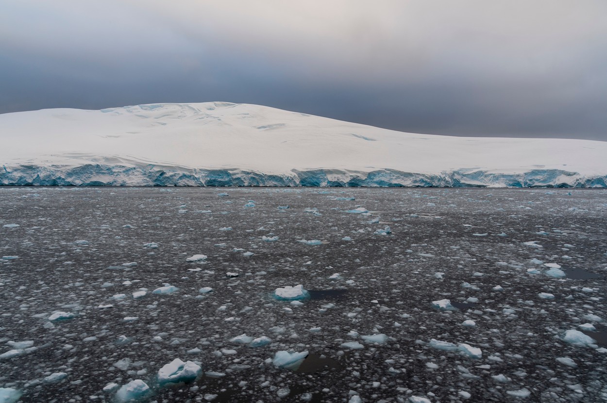 Suprafaţa acoperită de gheaţă în Antarctica a ajuns la cel mai scăzut nivel din istoria măsurătorilor