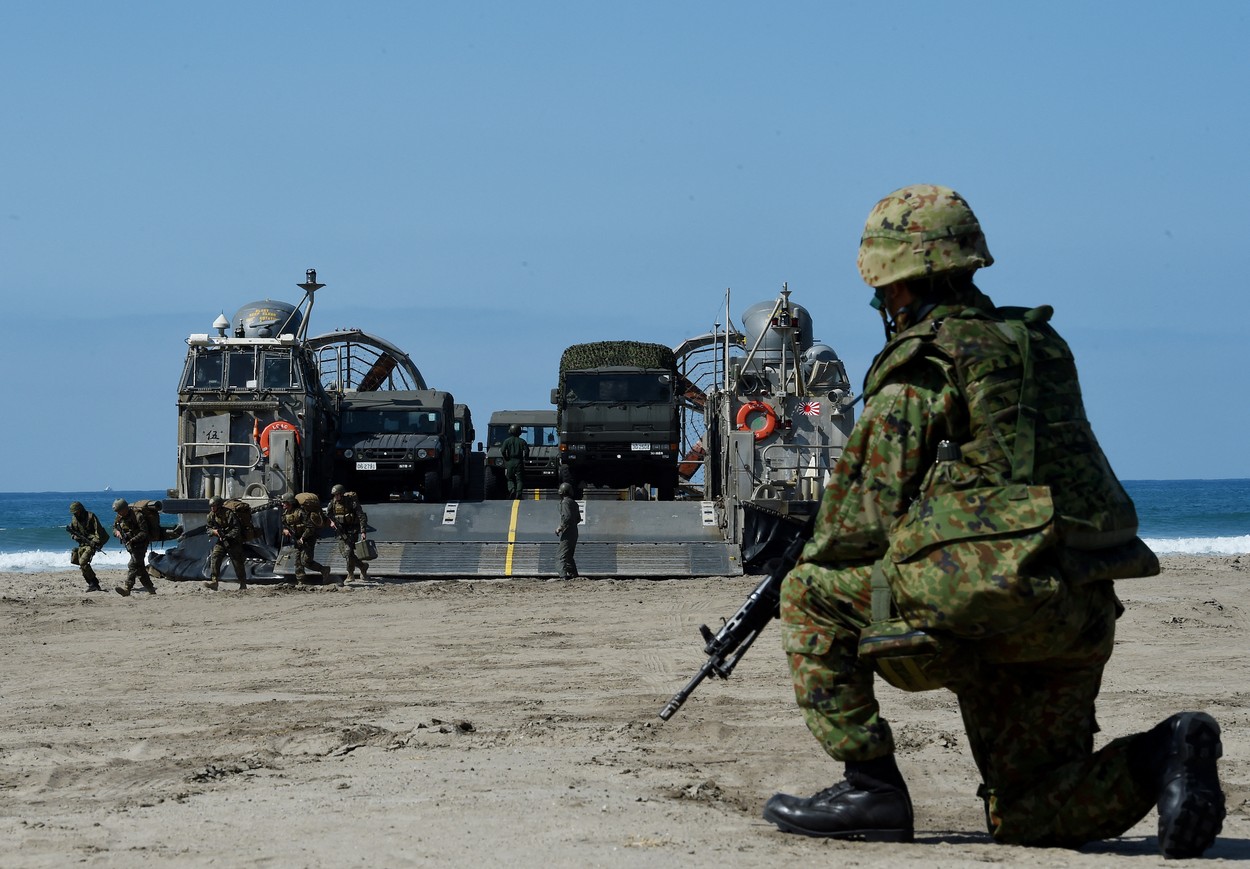 Cresc tensiunile în Marea Chinei de Est: Insulele japoneze se înarmează în fața acțiunilor militare tot mai agresive ale Chinei (CNN)