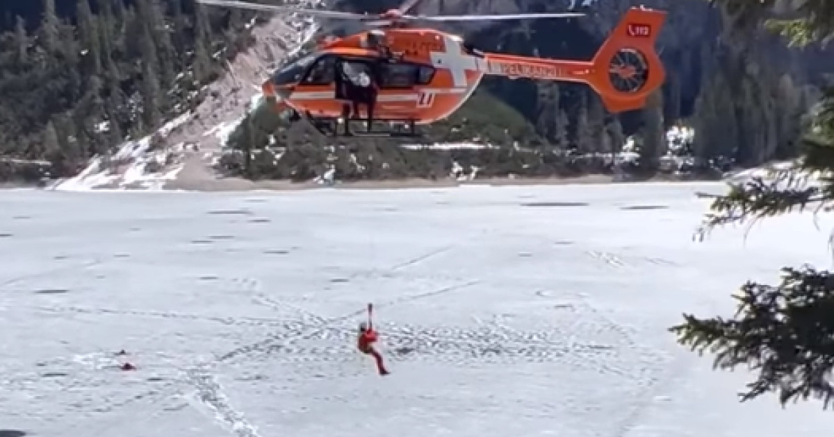 VIDEO.  14 turisti, tra cui un bambino, soccorsi dopo essere caduti in un lago ghiacciato delle Dolomiti italiane