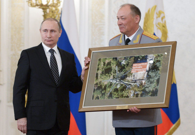 Putin presents government awards to Russian military who took part in Syria operation